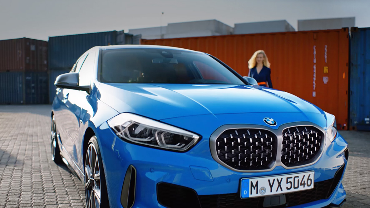 BMW išmanusis asmeninis asistentas BMW 1 serija su išmaniojo BMW asmeninio asistento valdymu balsu