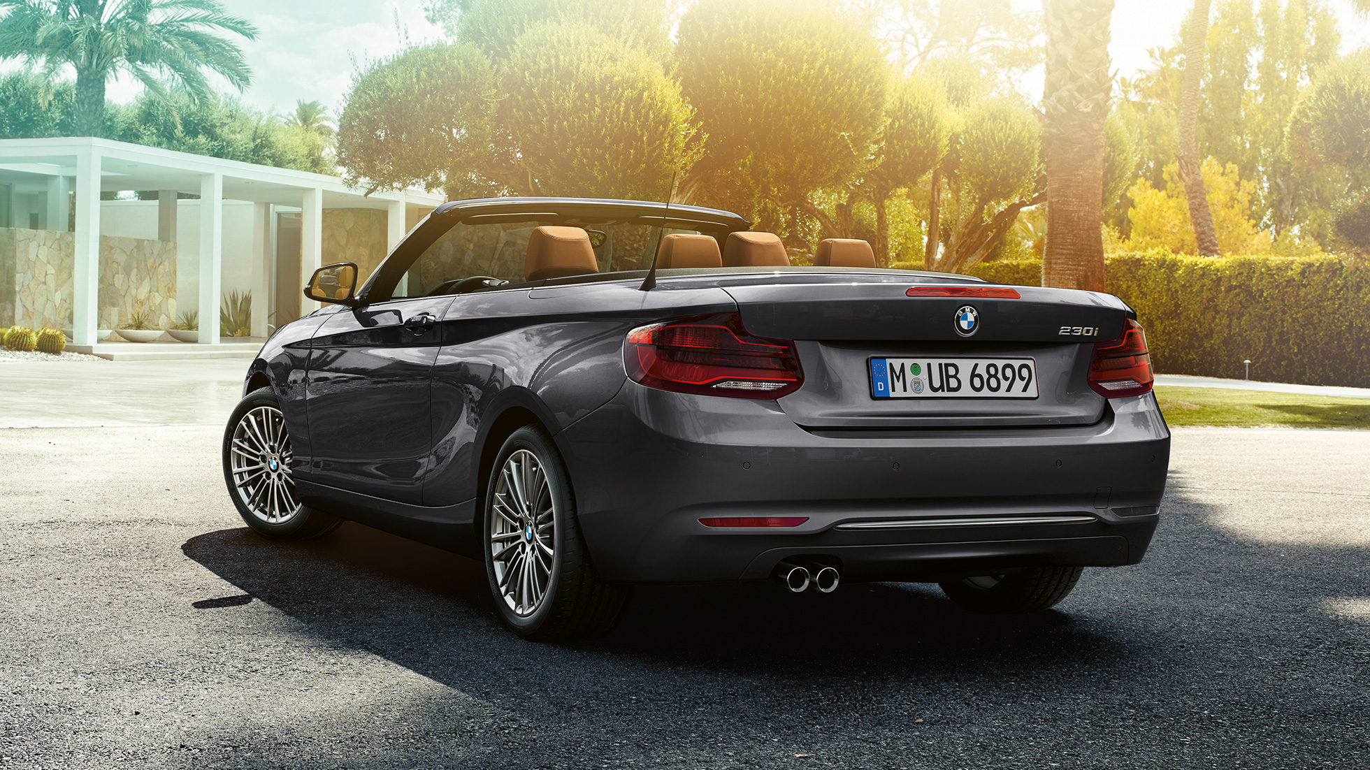 BMW 2 serijos kabrioletas, trijų ketvirčių vaizdas iš galo BMW 2 serijos kabrioletas, trijų ketvirčių vaizdas iš galo
