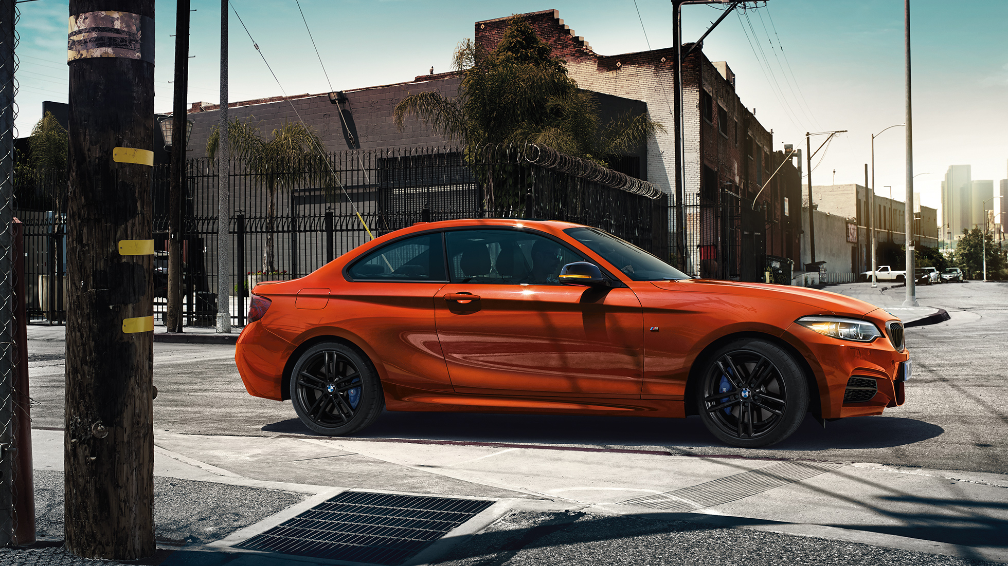 BMW 2 serijos Coupé, vaizdas iš šono BMW 2 serijos Coupé, vaizdas iš šono
