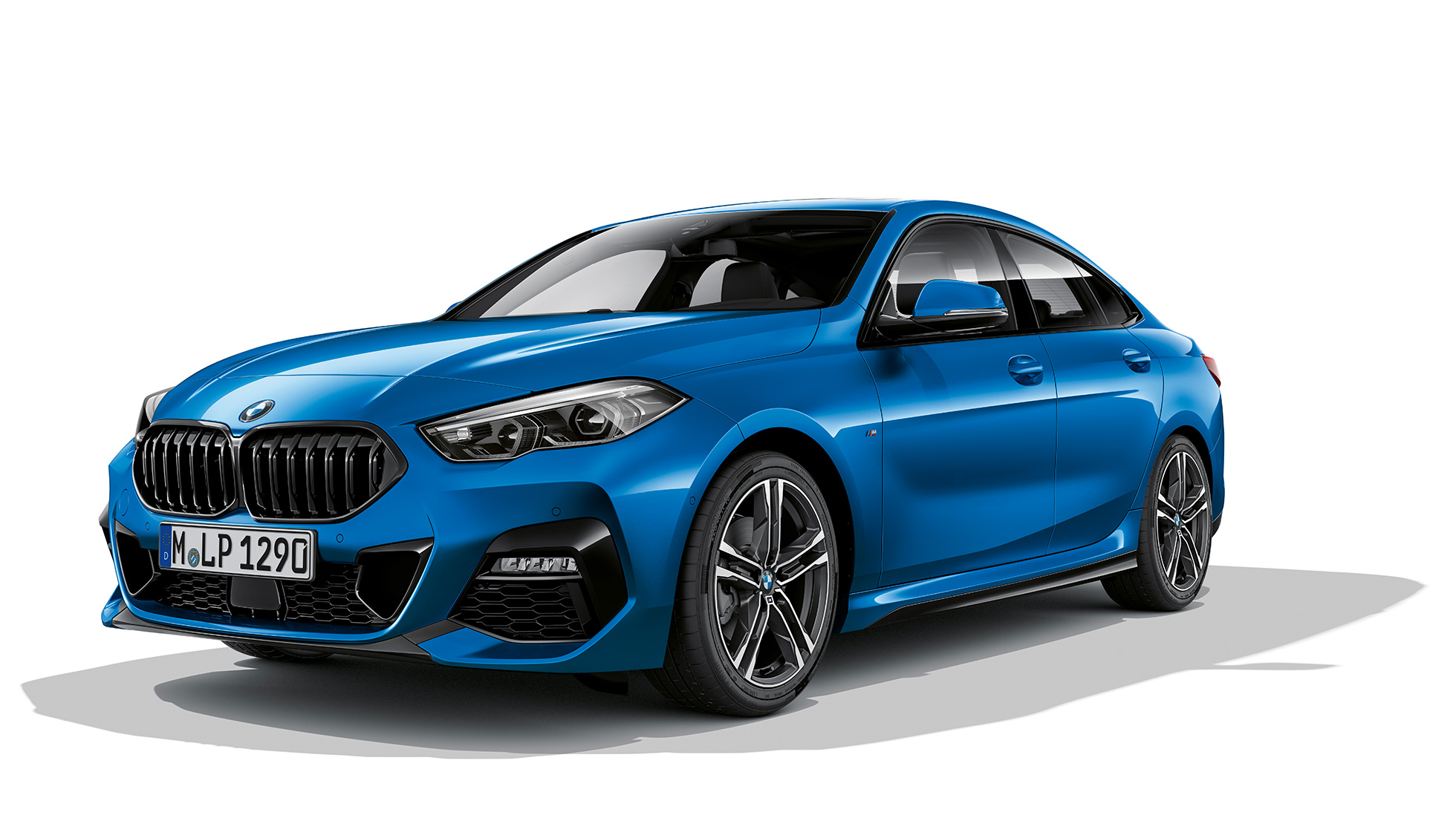 M lengvojo lydinio ratlankiai BMW 2 serijos Gran kupė Model M Sport serija BMW 2 serijos Gran kupė M lengvojo lydinio ratlankiai, M Sport Misano Blue mėlyno metaliko spalvos F44 trijų ketvirčių vaizdas iš priekio