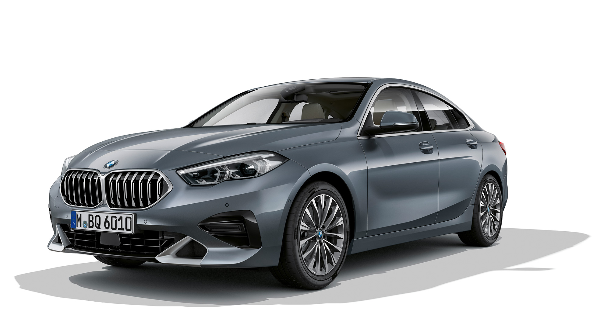 BMW grotelės BMW 2 serijos Gran kupė Model Luxury Line serija BMW grotelės BMW 2 serijos Gran kupė Model Luxury Line serija Storm Bay metaliko spalvos F44 trijų ketvirčių vaizdas iš priekio