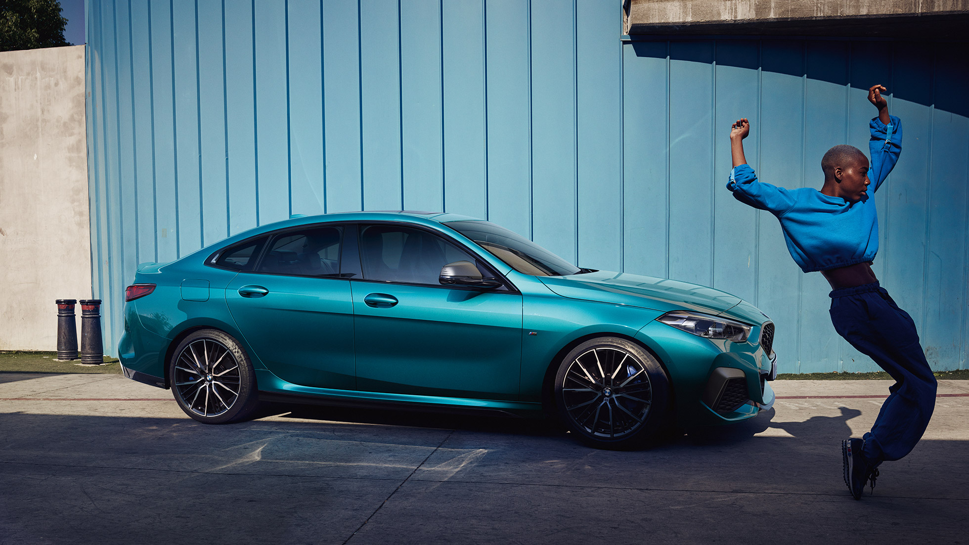 Kupė siluetas BMW 2 serijos Gran kupė Kupė siluetas BMW 2 serijos Gran kupė Snapper Rocks Blue mėlyno metaliko spalvos F44 2020 vaizdas iš šono