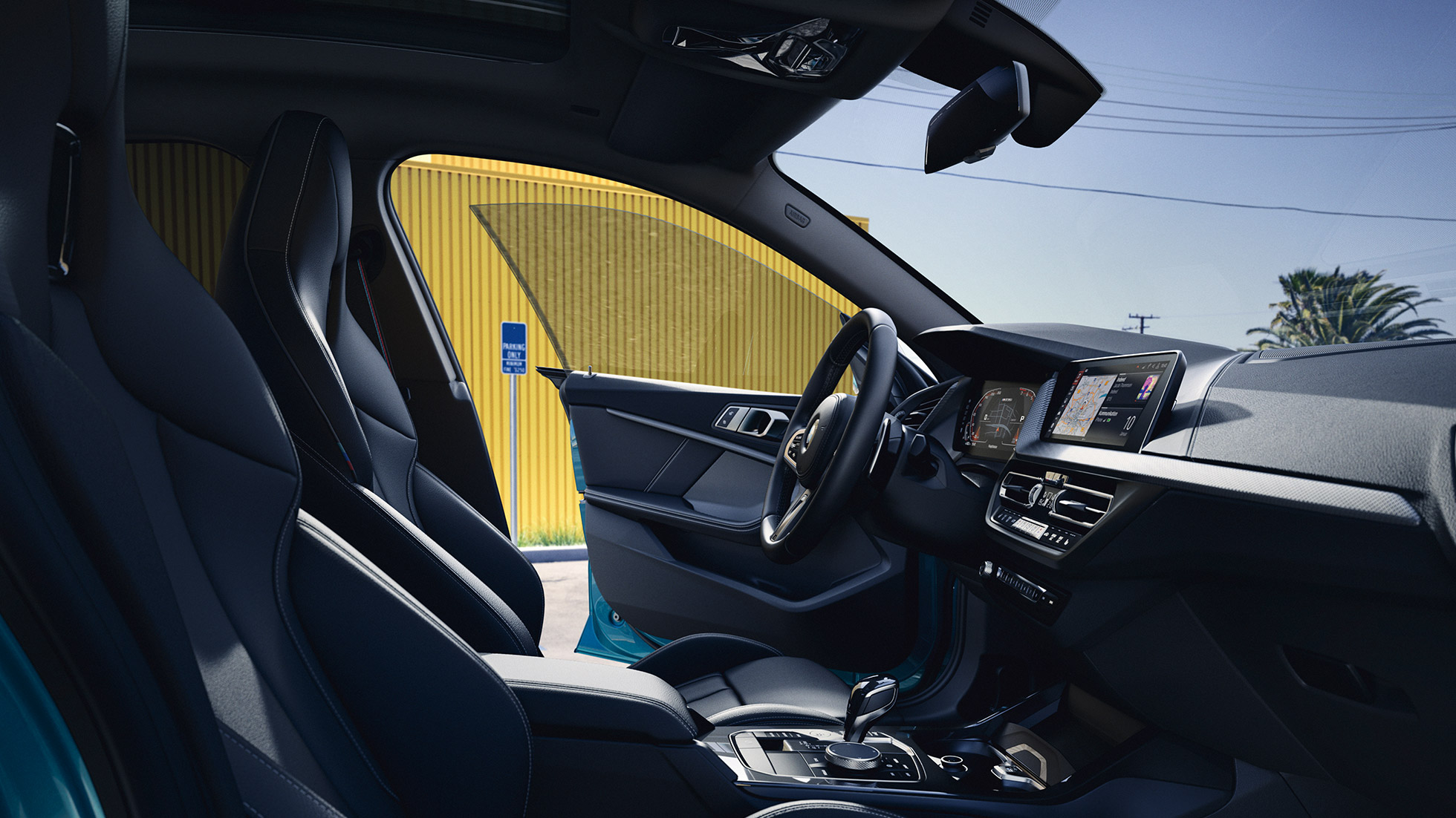Į vairuotoją orientuota vairuotojo erdvė BMW 2 serijos Gran kupė Į vairuotoją orientuota vairuotojo erdvė BMW 2 serijos Gran kupė F44 2020 interjeras