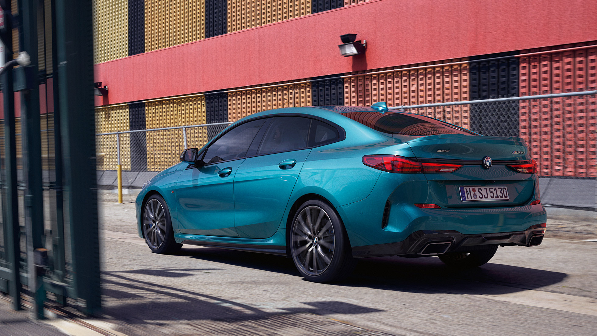 Videoklipas apie BMW 2 serijos Gran kupė Videoklipas apie BMW 2 serijos Gran kupė F44, Snapper Rocks Blue mėlyno metaliko spalvos eksterjeras