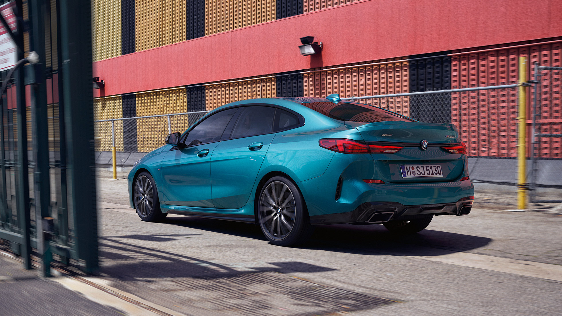 Progresyvus BMW 2 serijos Gran kupė dizainas Progresyvus BMW 2 serijos Gran kupė dizainas Snapper Rocks Blue mėlyno metaliko spalvos F44 trijų ketvirčių vaizdas iš šono