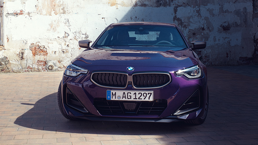Stovinčio BMW 2 serijos kupė (G42) vaizdas iš priekio BMW 2 serija, stovinčio BMW 2 serijos kupė (G42) vaizdas iš priekio