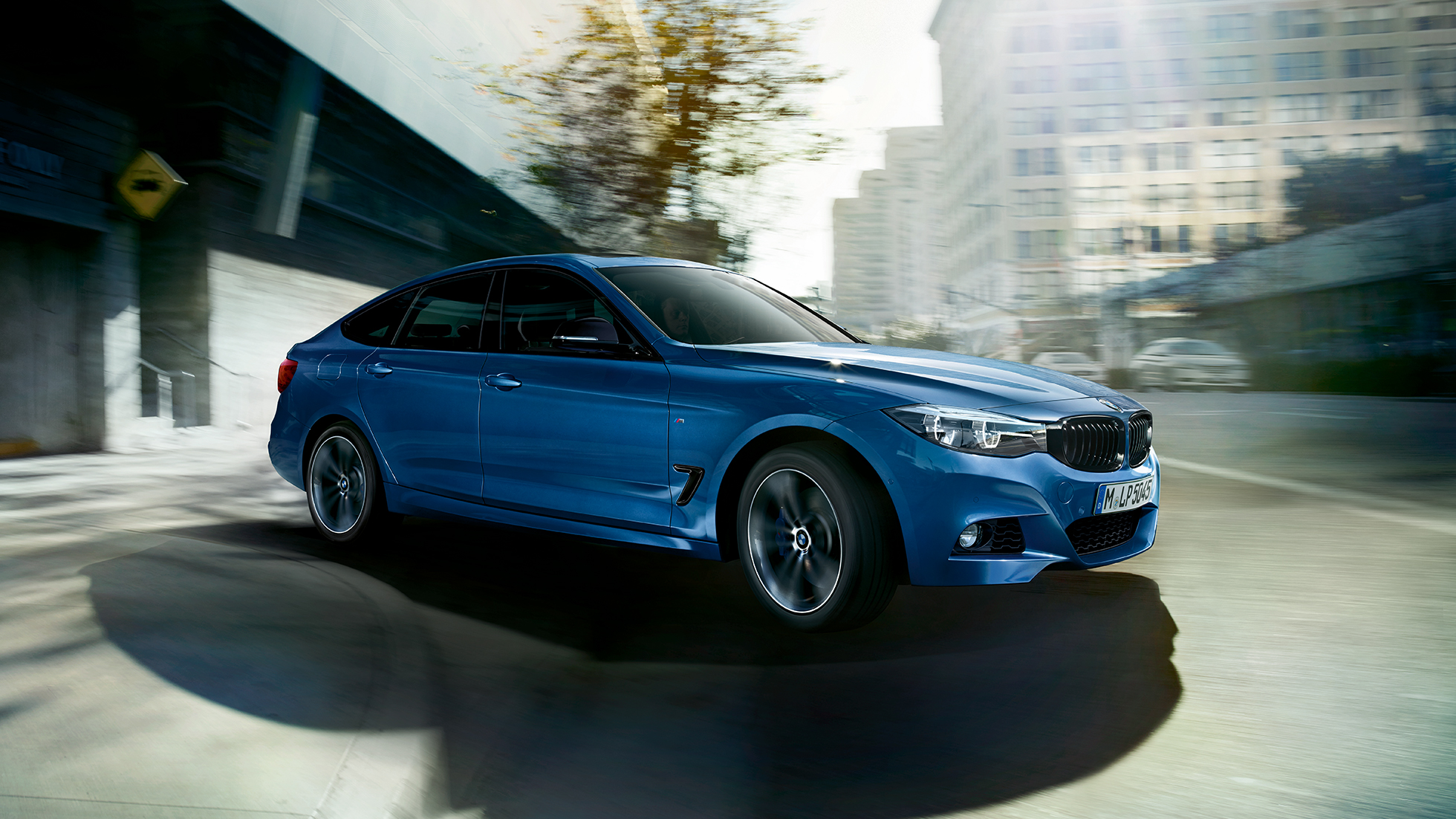 BMW 3 serijos Gran Turismo, stovinčio automobilio vaizdas iš priekio BMW 3 serijos Gran Turismo, stovinčio automobilio vaizdas iš priekio