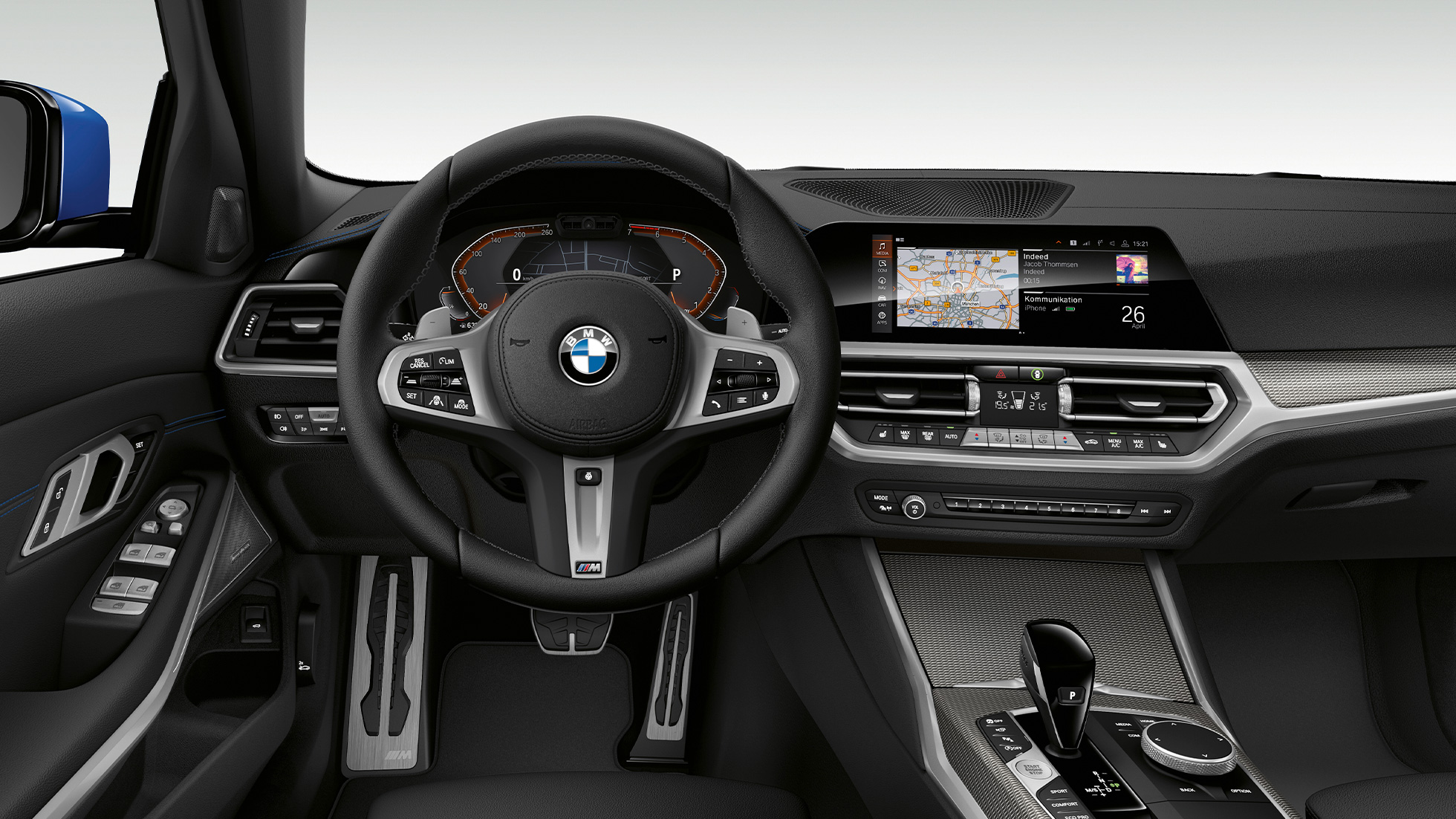 BMW 3 serijos sedanas, M Sport modelio vairuotojo erdvė BMW 3 serijos sedano su M Sport modelio funkcijomis priartintas vairuotojo erdvės vaizdas iš priekio