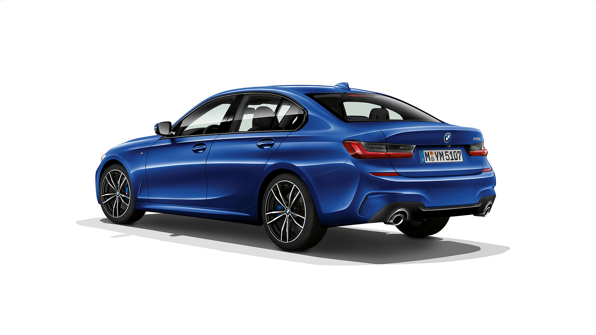 BMW 3 serijos sedanas, M Sport modelio galas BMW 3 serijos sedano su M Sport modelio funkcijomis trijų ketvirčių vaizdas iš galo