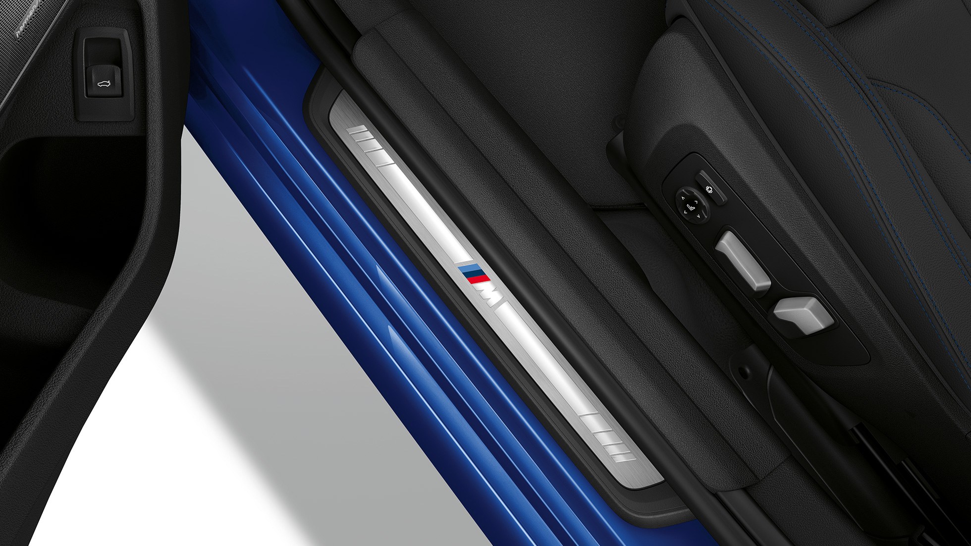 BMW 3 serijos sedanas, M Sport modelio durelių slenkstis BMW 3 serijos sedano su M Sport modelio funkcijomis durelių slenksčio vaizdas iš viršaus