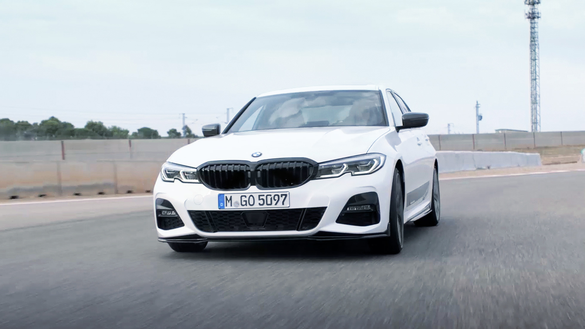 BMW 3 serijos sedanas, M Performance komponentai BMW 3 serijos sedanas su M Performance komponentais, ketvirtis vaizdo iš priekio
