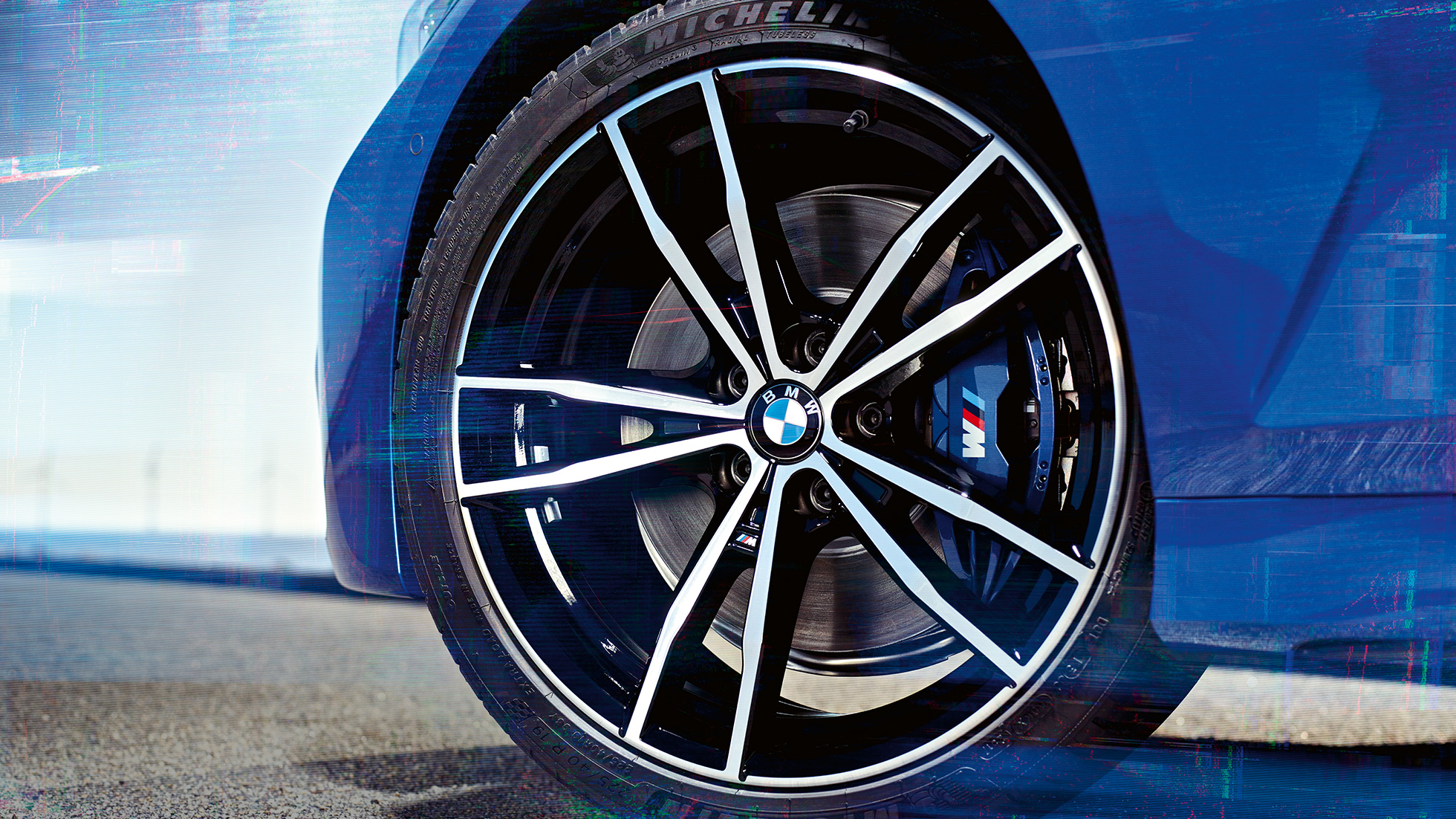 BMW 3 serijos sedanas, lengvojo lydinio ratlankiai 791 M BMW 3 serijos sedano 19 colių M lengvojo lydinio ratlankių 791 M Jet Black priartintas vaizdas