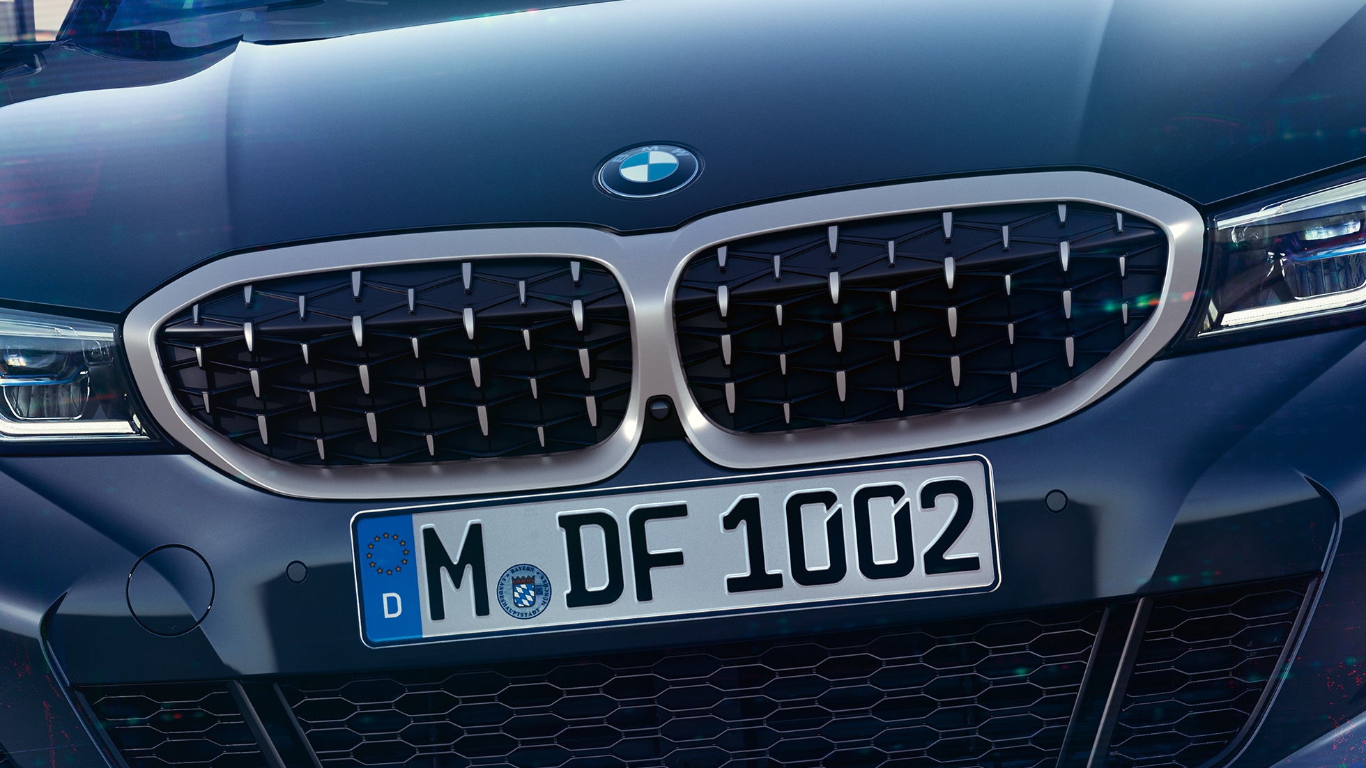BMW 3 serijos sedanas, BMW dvigubos grotelės BMW 3 serijos sedano M340i xDrive BMW dvigubų tinklinio dizaino radiatoriaus grotelių vaizdas iš priekio