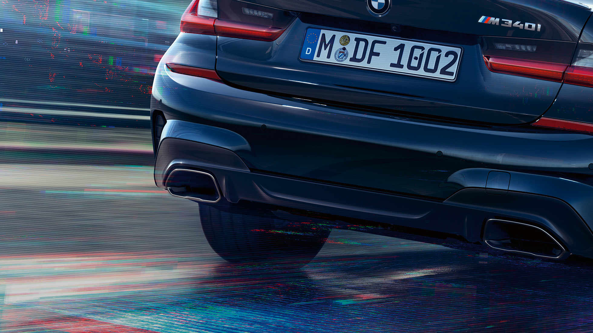 BMW 3 serijos sedanas, M išmetimo vamzdžiai BMW 3 serijos sedano su M būdingais Cerium pilko metaliko spalvos išmetimo vamzdžiais