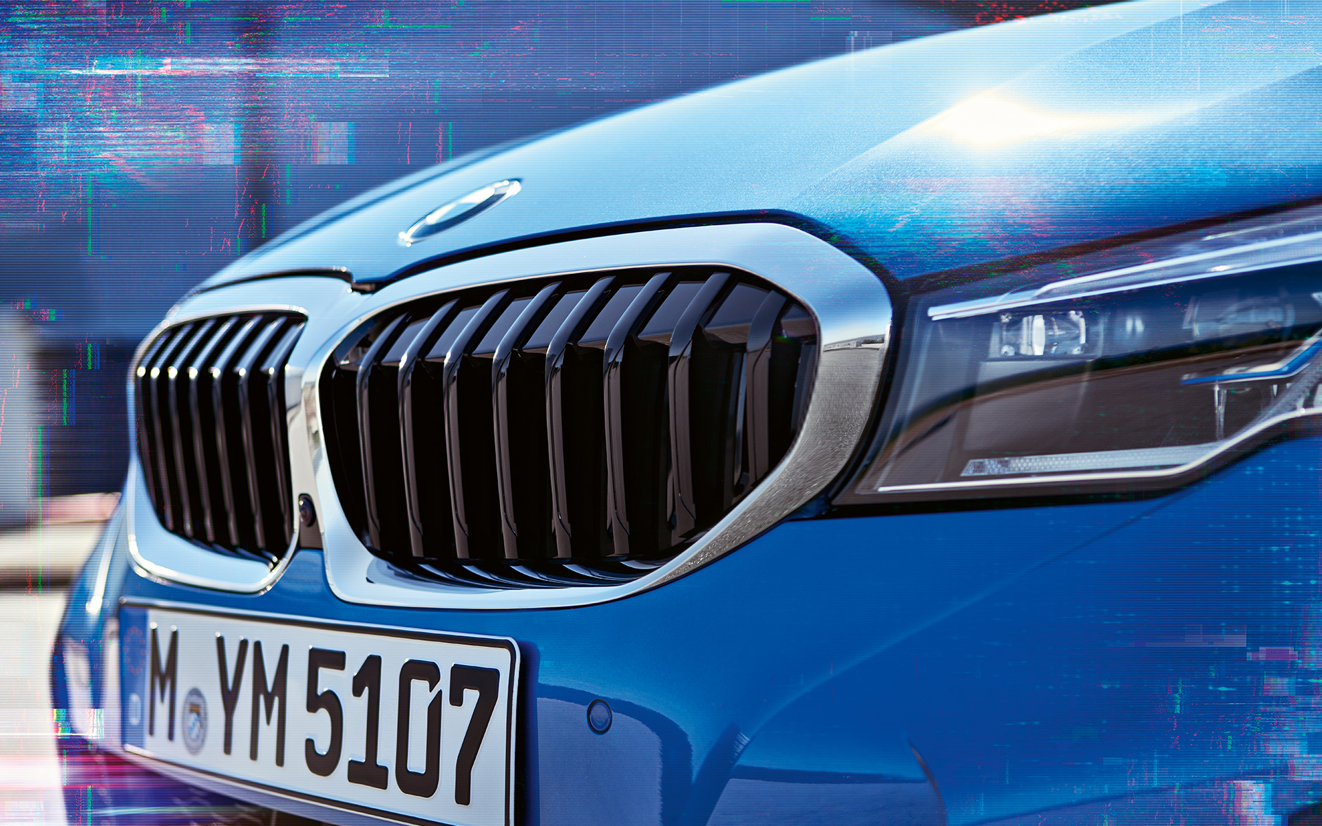 BMW 3 serijos sedano (G20) dvigubos grotelės BMW 3 serijos sedano (G20) dvigubų grotelių priartintas vaizdas iš šono