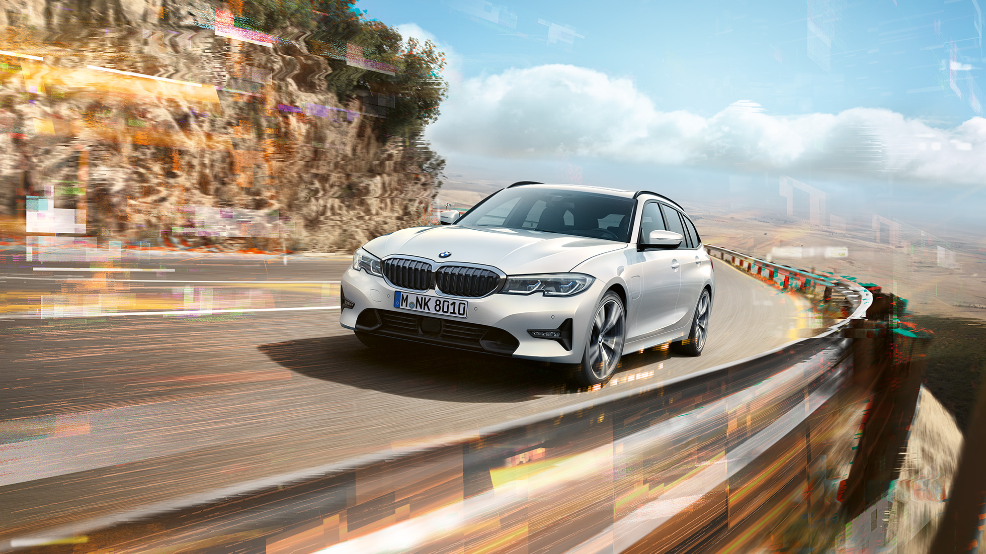 BMW 3 serijos Touring, BMW 330e įkraunamas hibridas BMW 3 serijos Touring, BMW 330e įkraunamas hibridas ant tilto