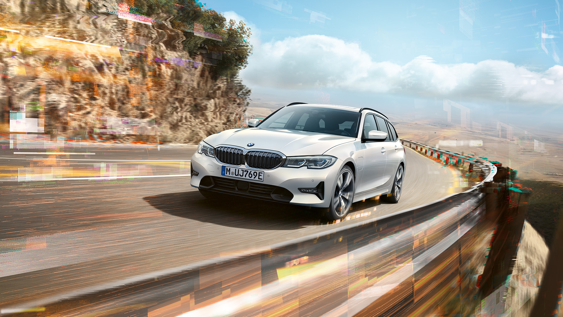 BMW 3 serijos Touring, BMW 330e įkraunamas hibridas BMW 3 serijos Touring, BMW 330e įkraunamas hibridas ant tilto