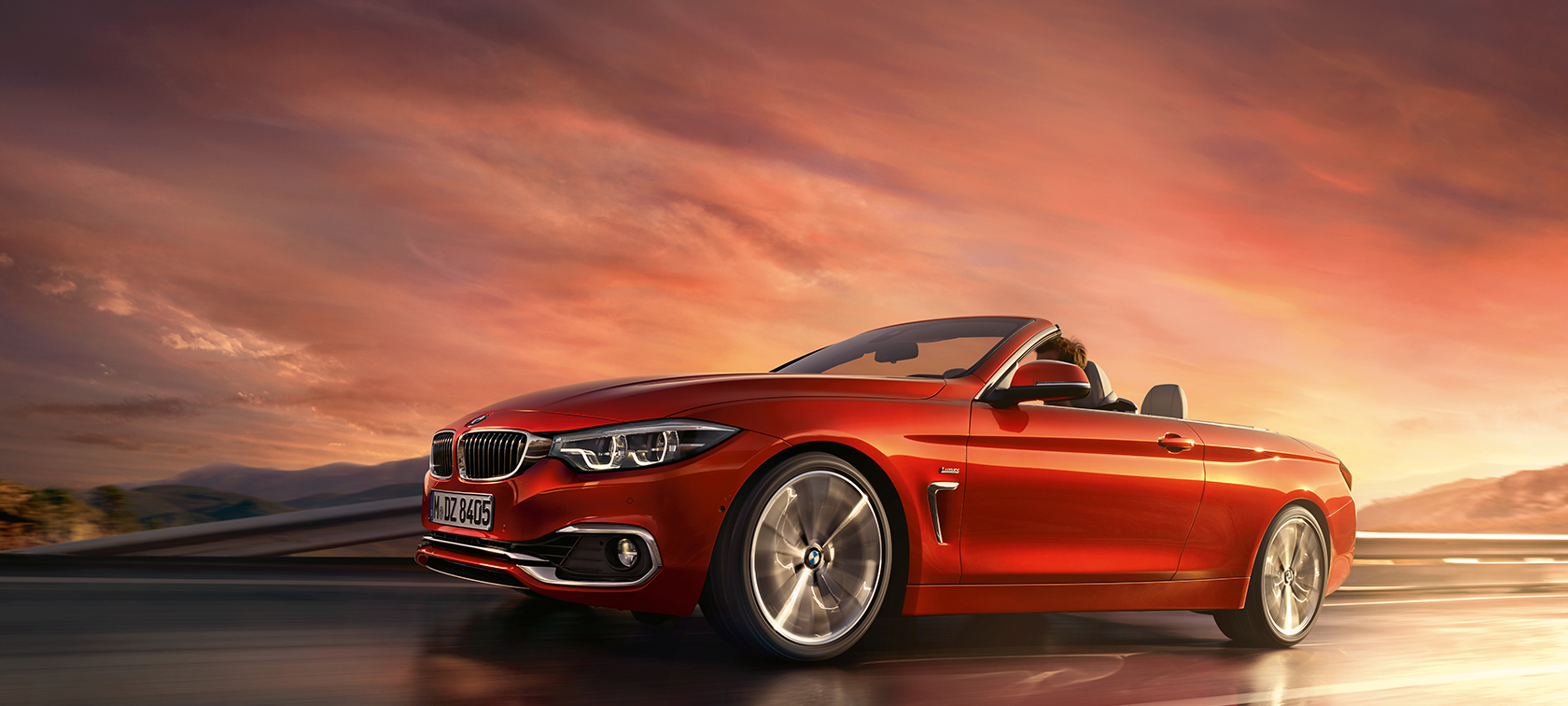 BMW 4 serijos kabrioletas, važiuojančio automobilio vaizdas BMW 4 serijos kabrioletas, važiuojančio automobilio vaizdas