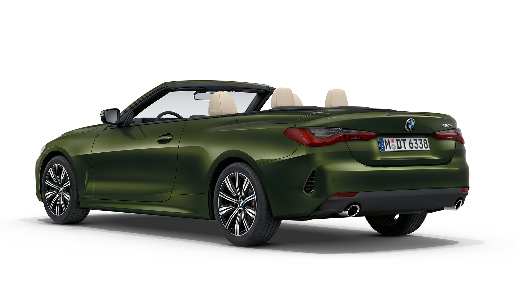 BMW 4 serijos kabrioleto G23 2020 bazinio modelio galas BMW 4 serijos kabrioleto G23 2020 bazinės komplektacijos modelis, "Bluestone" metaliko spalvos, trijų ketvirčių vaizdas iš galo