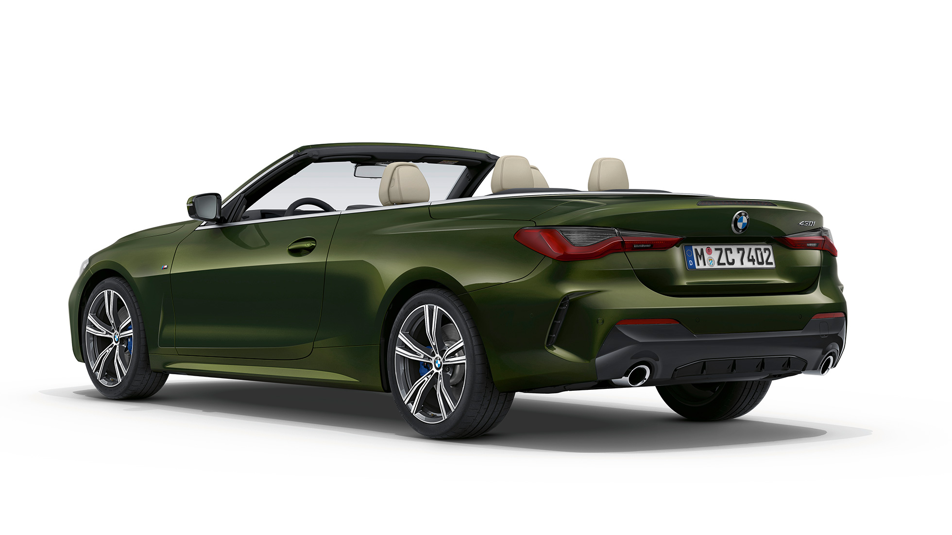 BMW 4 serijos kabrioleto G23 2020 bazinio modelio galas BMW 4 serijos kabrioleto G23 2020 modelis M Sport žalio "Sanremo Green" metaliko spalvos, trijų ketvirčių vaizdas iš galo