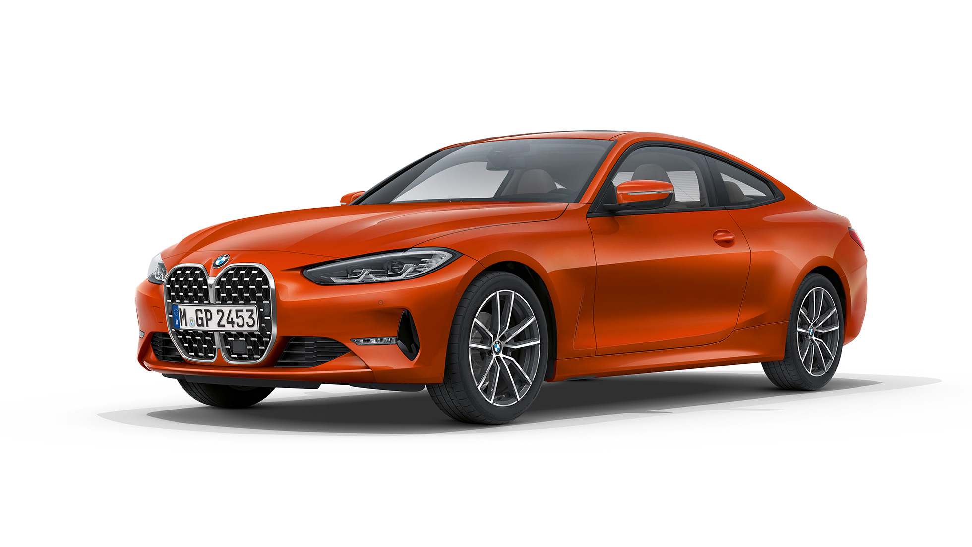 Trijų ketvirčių vaizdas iš priekio, BMW 4 serijos kupė G22 2020 bazinės komplektacijos BMW 4 serijos kupė G22 2020 bazinės komplektacijos, Sunset Orange metaliko spalvos, trijų ketvirčių vaizdas iš priekio