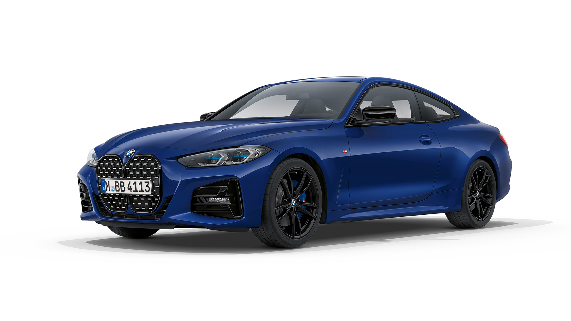 BMW 4 serijos kupė M Sport paketas G22 2020 BMW 4 serijos kupė G22 2020 M Sport paketas, mėlyno Arctic Race Blue metaliko spalvos trijų ketvirčių vaizdas iš priekio