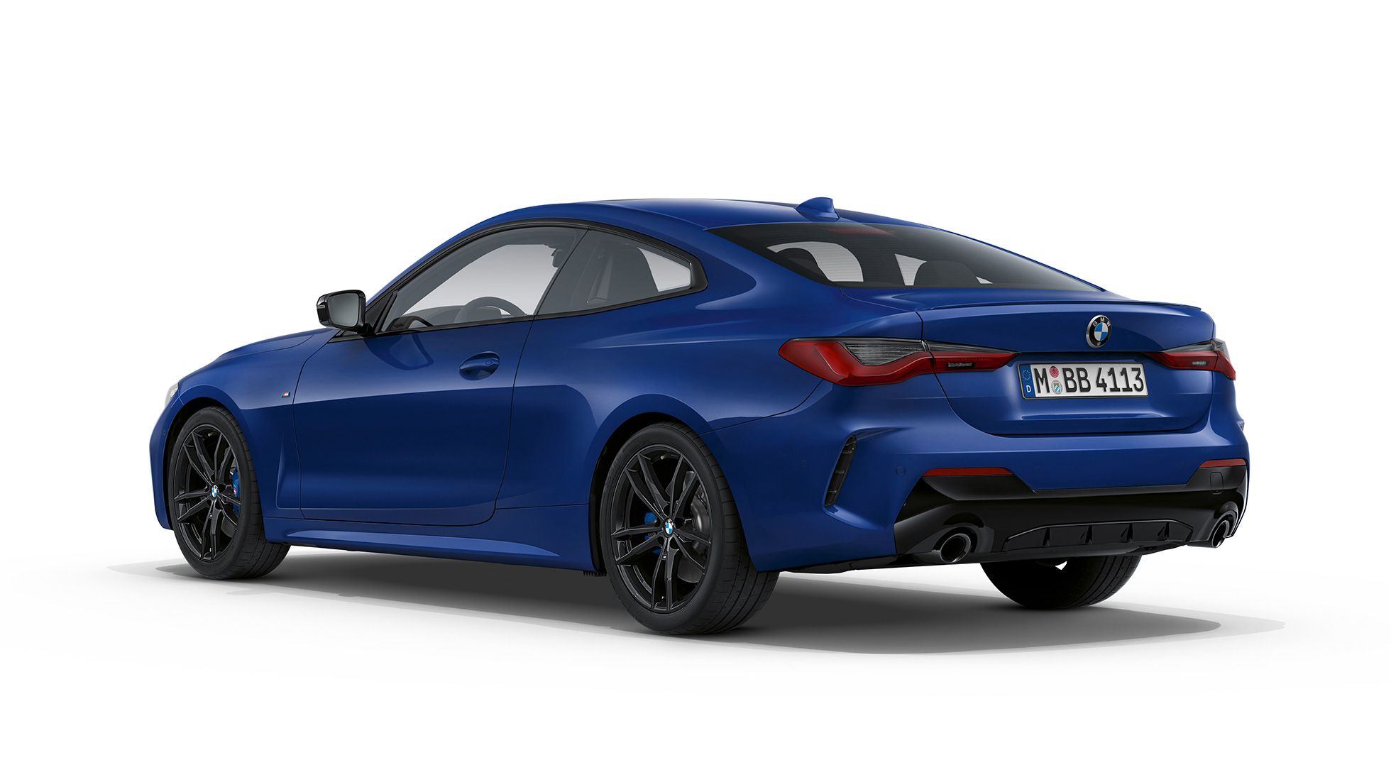 BMW 4 serijos kupė M Sport paketas, G22 2020, vaizdas iš galo BMW 4 serijos kupė G22 2020 M Sport paketas, mėlyno Arctic Race Blue metaliko spalvos trijų ketvirčių vaizdas iš galo