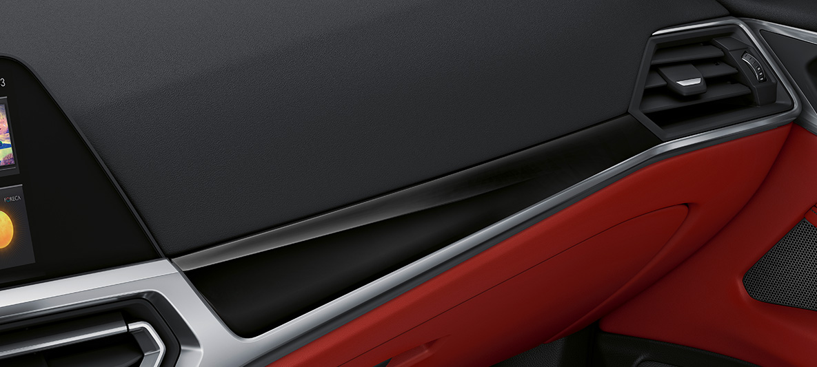 Juoda blizgi interjero apdaila, BMW 4 serijos kupė Individual G22 2020 interjeras Juoda blizgi Fine Black interjero apdaila su Pearl Chrome akcentu, BMW 4 serijos kupė Individual G22 2020 interjeras