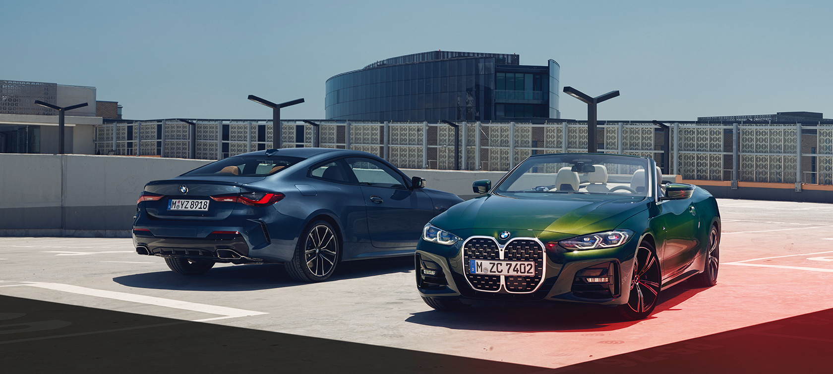 BMW 4 serijos kupė G22 BMW 4 serijos kabrioletas G23 stovėjimo aikštelėje BMW 4 serija BMW 4 serijos kupė G22 BMW 4 serijos kabrioletas G23 stovėjimo aikštelėje