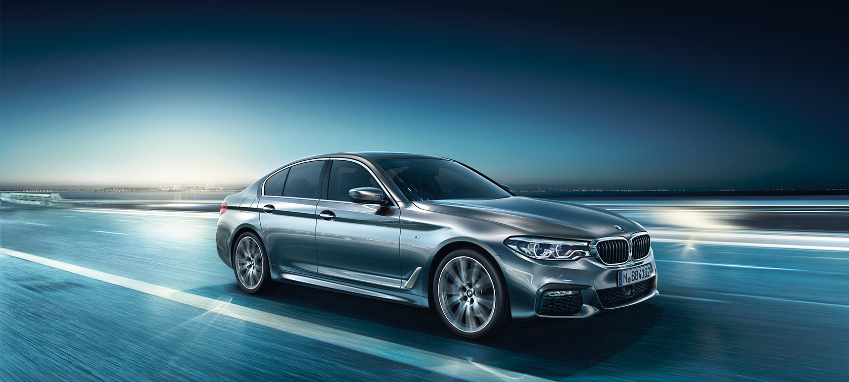 BMW 5 serijos sedanas BMW 5 serijos sedanas naujasis 540i sedanas G30 Bluestone metaliko spalvos vaizdas iš šono