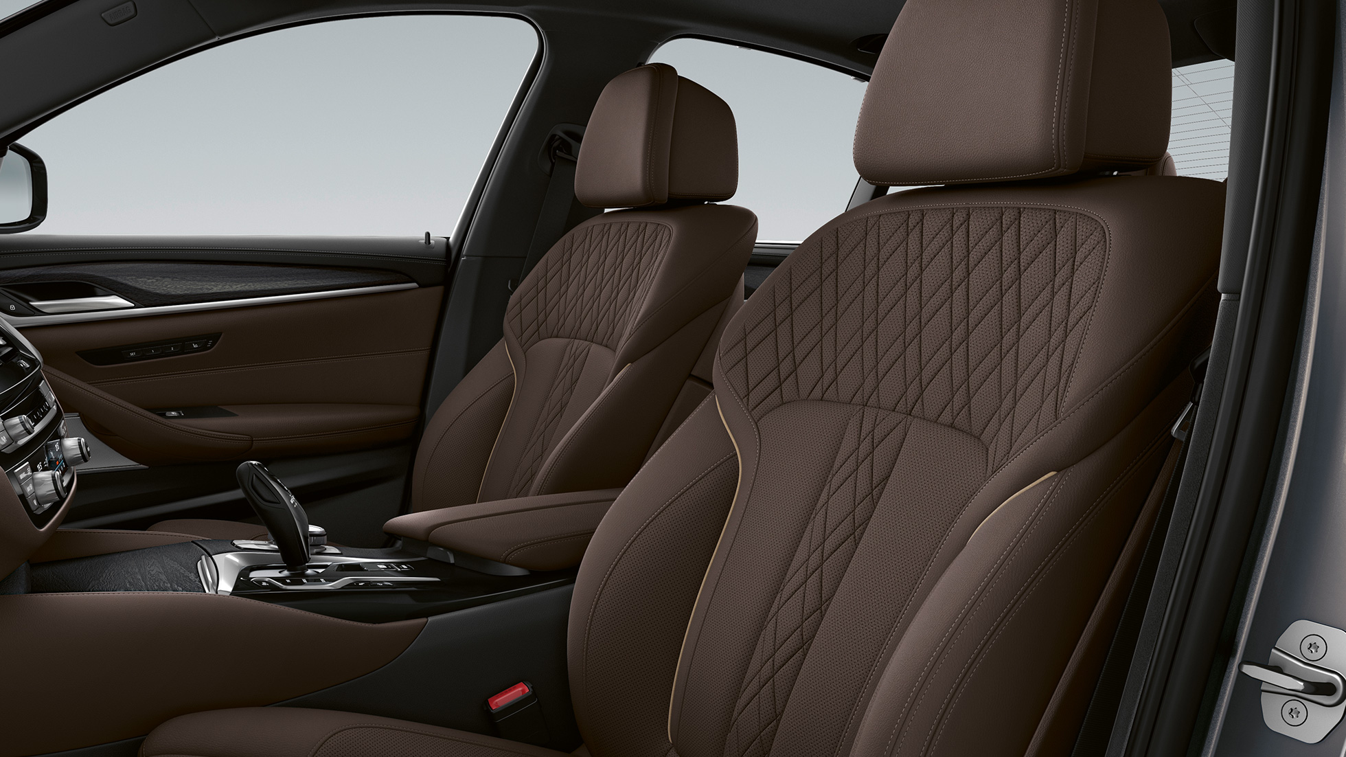 Apmušalai, BMW 5 serijos sedanas G30 Luxury Line Išskirtinė mokos spalvos Nappa oda su išskirtinėmis siūlėmis ir kontrastingais apvadais, BMW 5 serijos sedanas 520d xDrive G30 2020 Luxury Line, interjeras