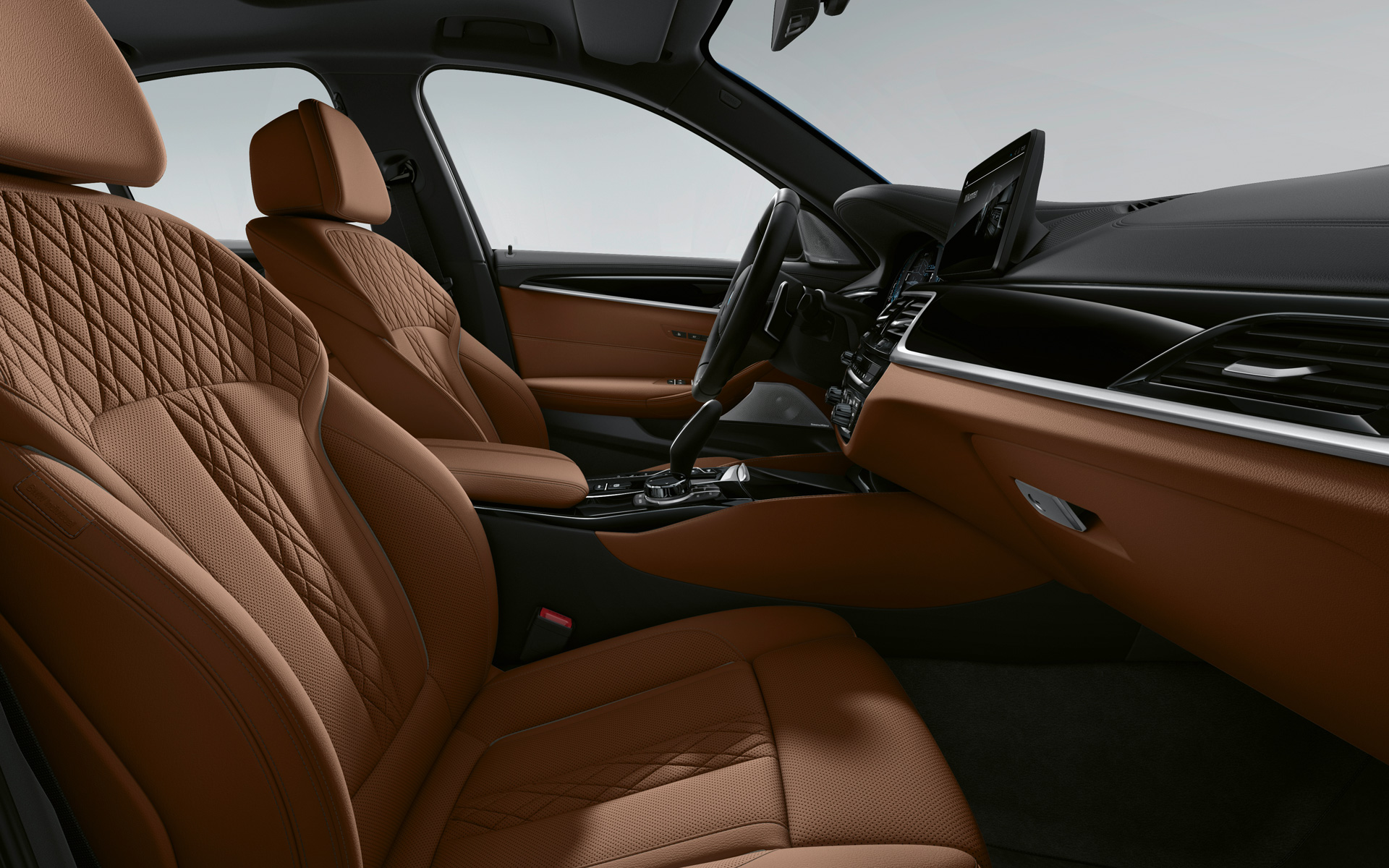 BMW 5 serijos sedanas (G30) LCI interjeras, BMW INDIVIDUAL pilna Merino odos apdaila Tartufo spalvos BMW 5 serijos sedanas (G30) Facelift 2020 interjeras, BMW INDIVIDUAL pilna Merino odos apdaila Tartufo spalvos