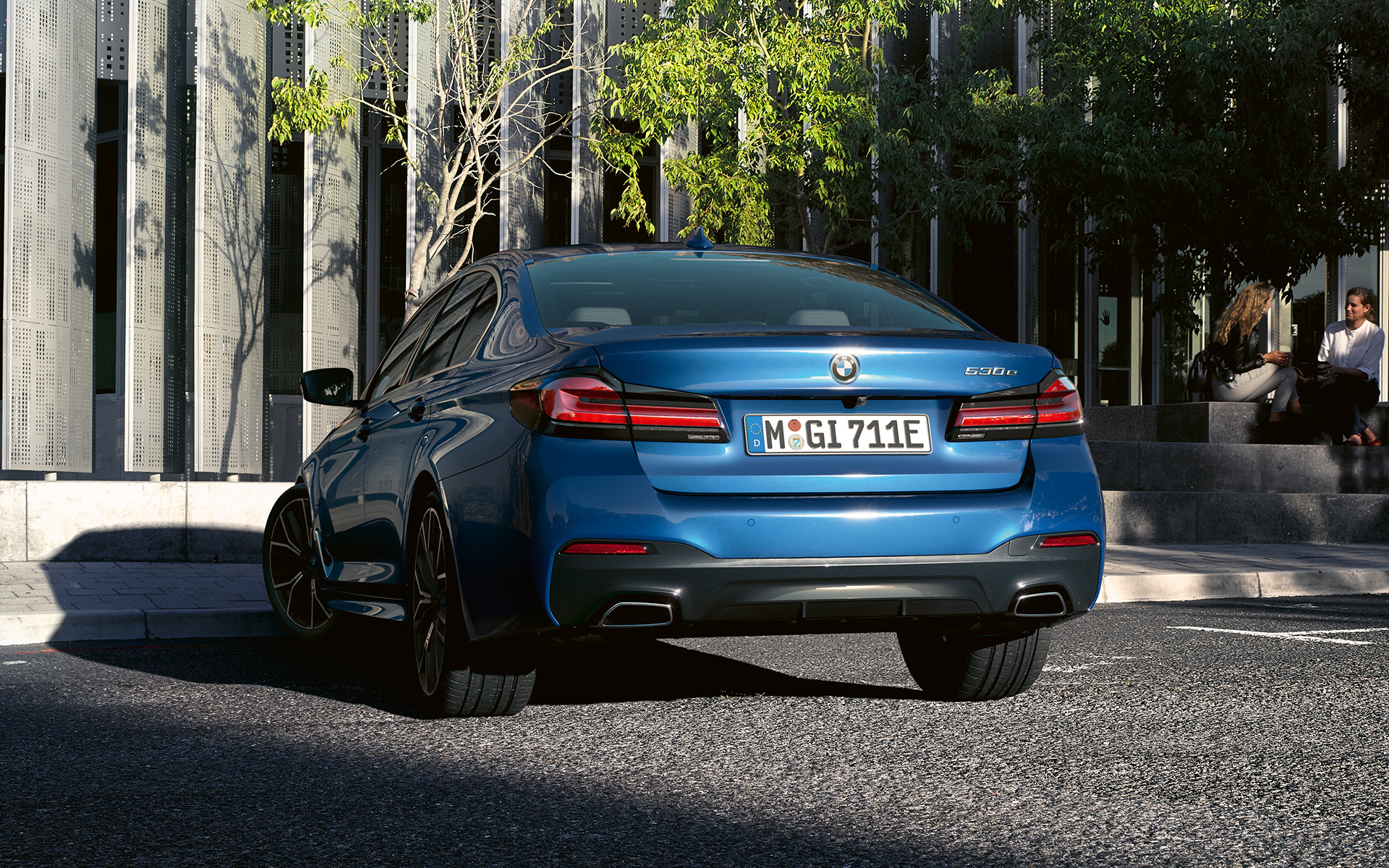 3D formos galiniai žibintai, BMW 5 serijos sedanas (G30) 3D formos galiniai žibintai, BMW 5 serijos sedanas (G30) Facelift 2020, mėlynos metalizuotos Phytonic Blue spalvos priartintas vaizdas iš galo