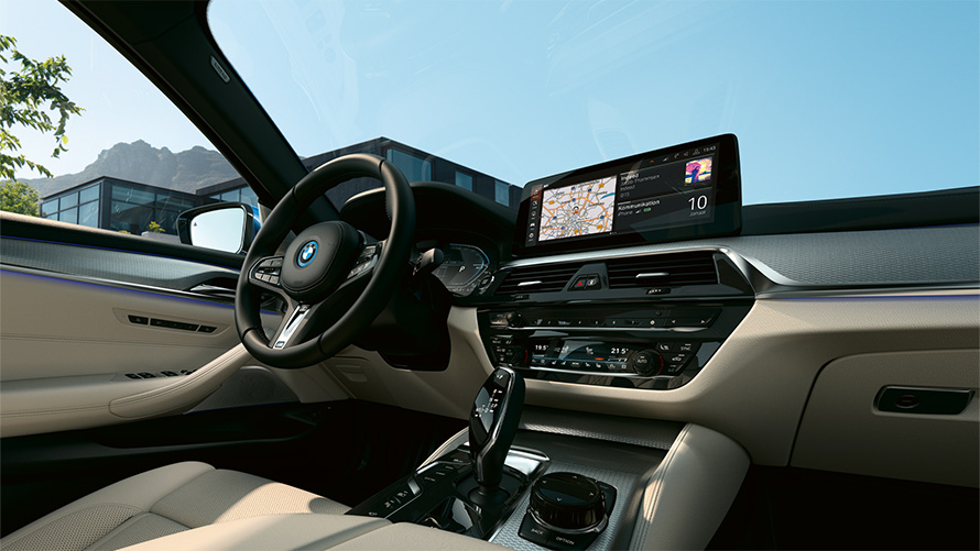 BMW 5 serijos sedano (G30) interjeras BMW 5 serijos sedanas (G30) Facelift 2020 interjeras