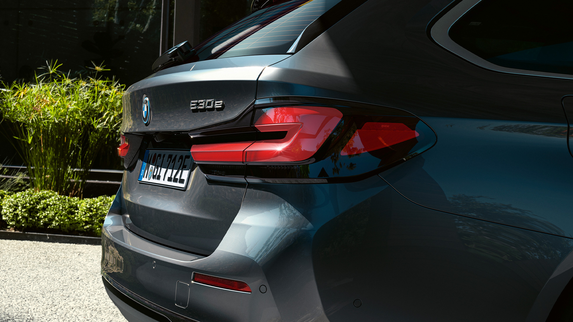 3D galiniai žibintai BMW 5 serijos Touring 3D galiniai žibintai BMW 5 serijos Touring G31 Facelift 2020 pilkos Sophisto Grey spalvos, galinės dalies vaizdas iš arti