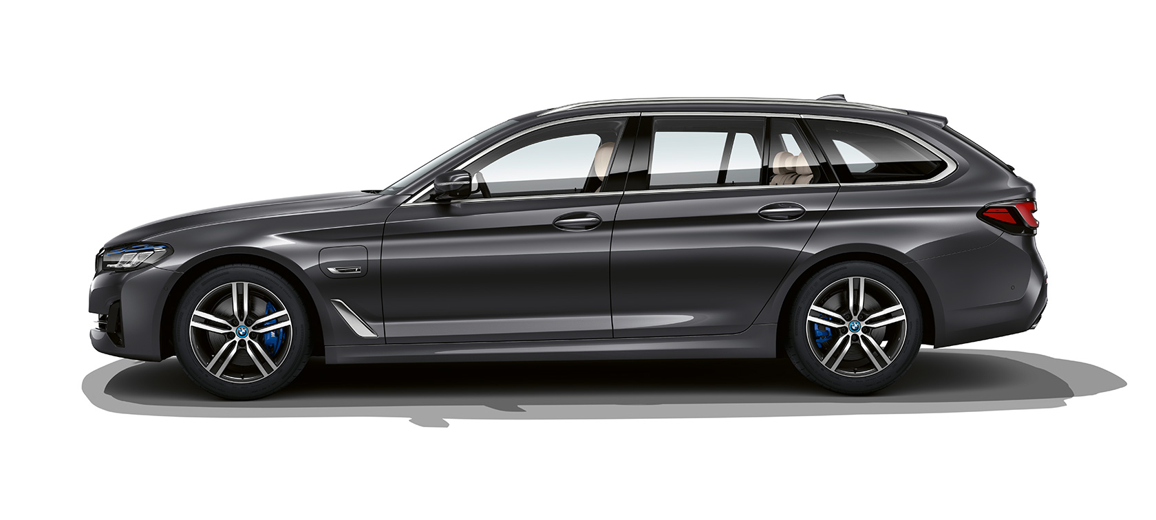 BMW 5 serijos Touring G31 stovinčio automobilio vaizdas BMW 5 serijos Touring G31 Facelift 2020 stovinčio automobilio vaizdas iš šono