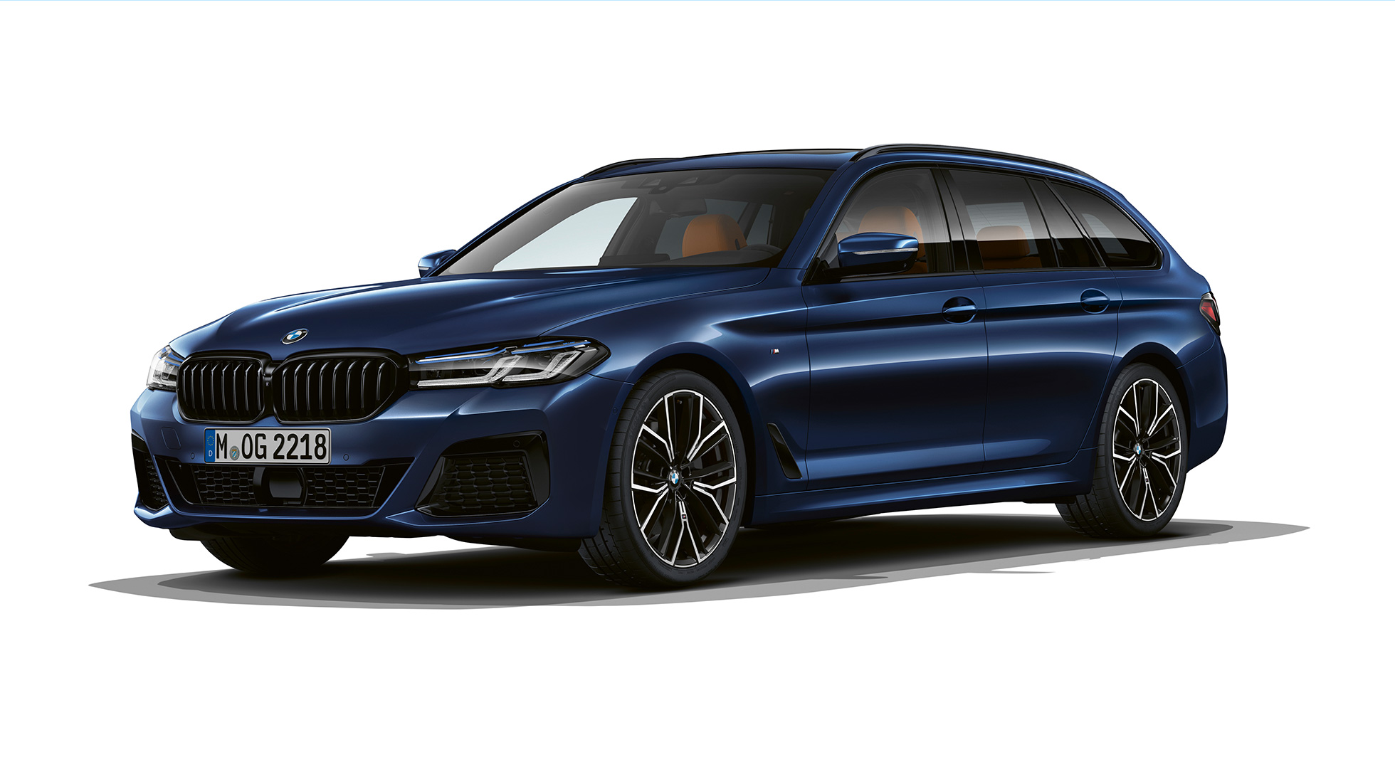 BMW 5 serijos Touring G31 M Sport paketas, vaizdas iš priekio BMW 5 serijos Touring 530e G31 2020 M Sport paketas, mėlyno Tansanite Blue II metaliko spalvos, trijų ketvirčių vaizdas iš priekio