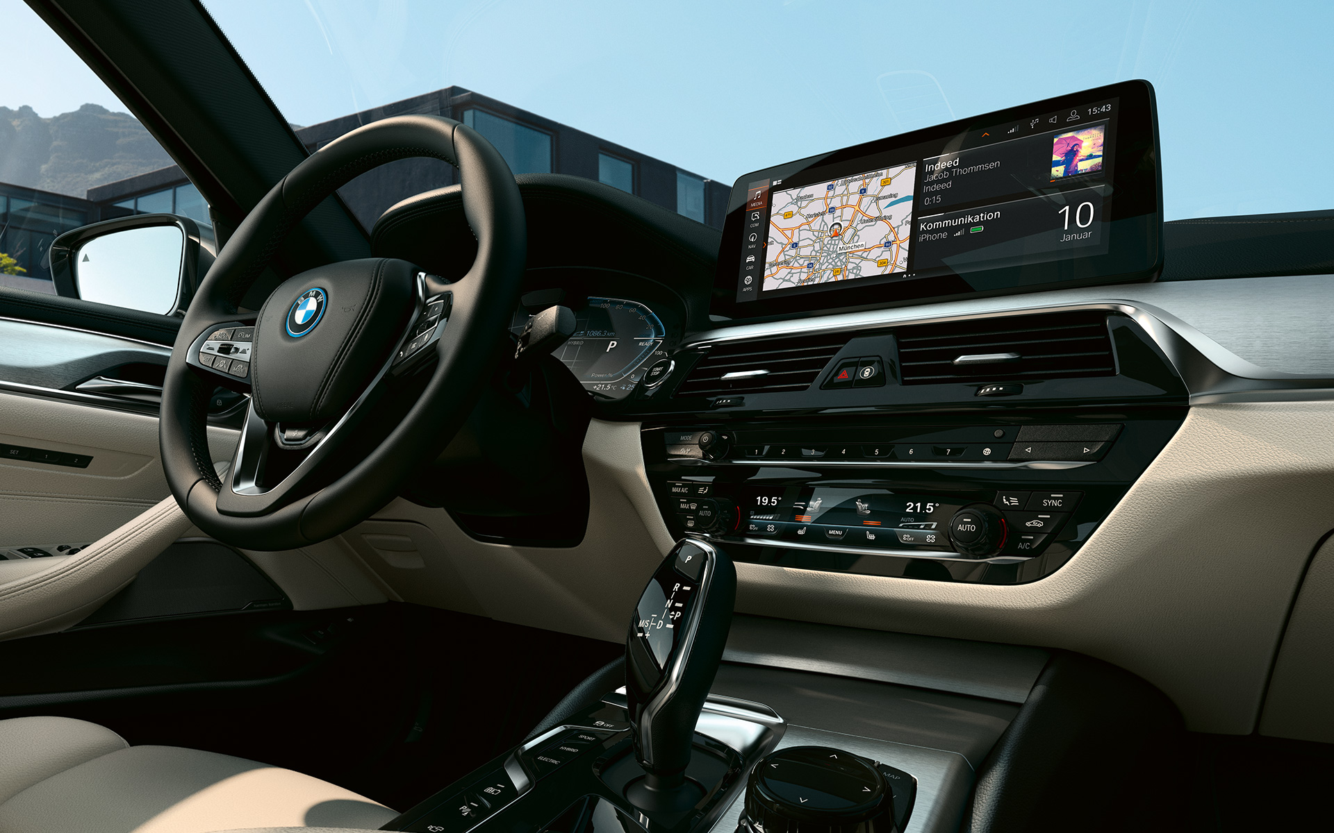 Vairuotojo erdvė, BMW 5 serijos Touring (G31) LCI LCFI 4K9 Vairuotojo erdvė, BMW 5 serijos Touring (G31) Facelift 2020 interjeras, Dakota oda dramblio kaulo spalvos, šlifuoto aliuminio interjero apdaila su Pearl Chrome blizgia apdailos linija