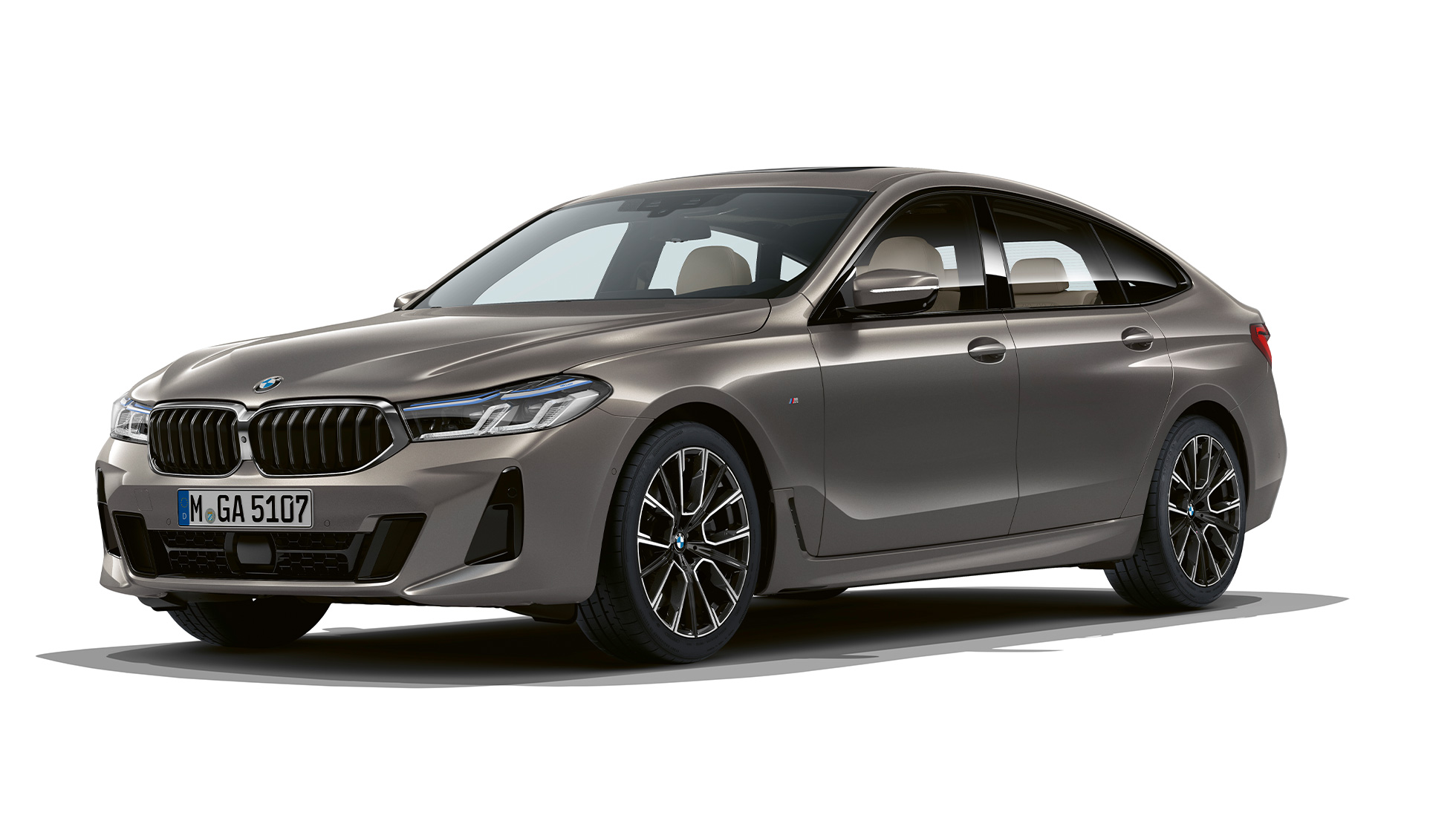 BMW 6 serijos Gran Turismo M Sport paketas G32 2020 BMW 6 serijos Gran Turismo G32 640i xDrive 2020 M Sport paketas, pilkos Bernina Grey Amber Effect spalvos, trijų ketvirčių vaizdas iš priekio