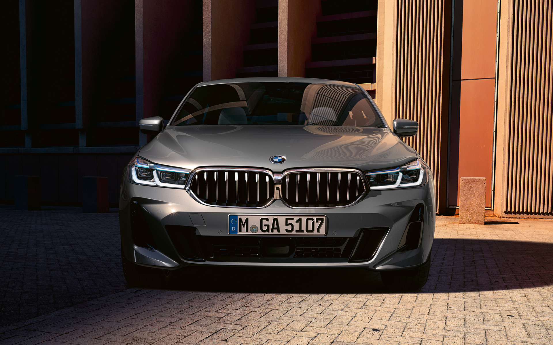 Automobilio priekis, BMW 6 serijos Gran Turismo (G32) 2020 Priekinės dalies dizainas, BMW 6 serijos Gran Turismo 640i xDrive (G32) 2020, pilkos Bernina Grey spalvos, vaizdas iš priekio