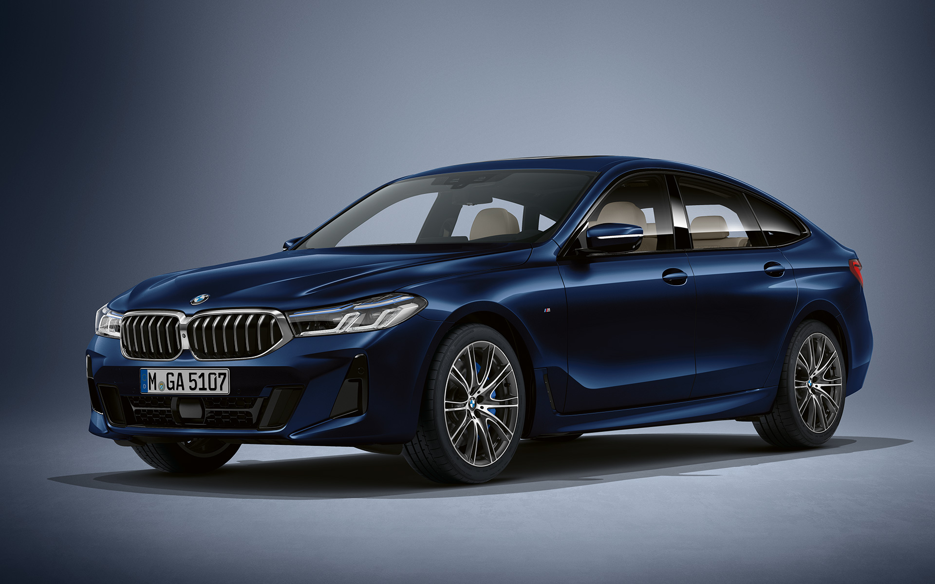 BMW Individual mėlyna metalizuota Tansanite blue dažų apdaila, BMW 6 serijos Gran Turismo (G32) 2020 BMW Individual mėlyna metalizuota Tansanite blue dažų apdaila, BMW 6 serijos Gran Turismo (G32) 2020, stovinčio automobilio trijų ketvirčių vaizdas iš priekio