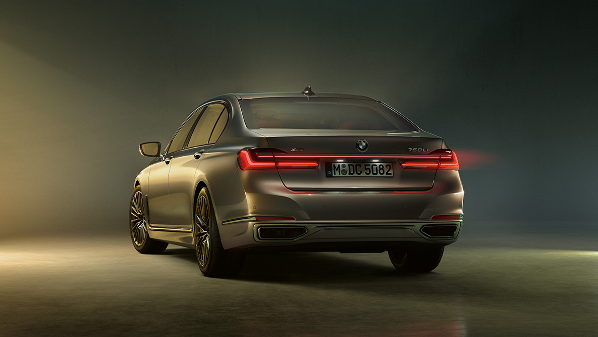 BMW 7 serijos sedano apšvietimo koncepcija Apšvietimo koncepcija: BMW 7 serijos sedano vaizdas iš galo