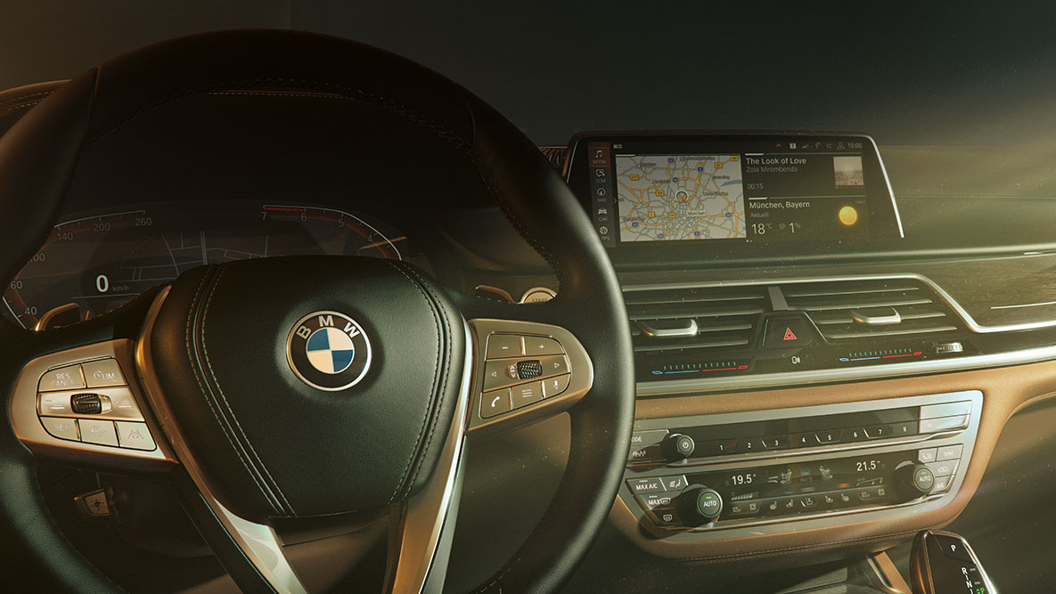 BMW 7 serijos sedano (G11 G12) 2019 BMW nuotolinis programinės įrangos atnaujinimas BMW 7 serijos sedano (G11 G12) 2019 vairuotojo erdvės vaizdas iš arti, BMW nuotolinis programinės įrangos atnaujinimas