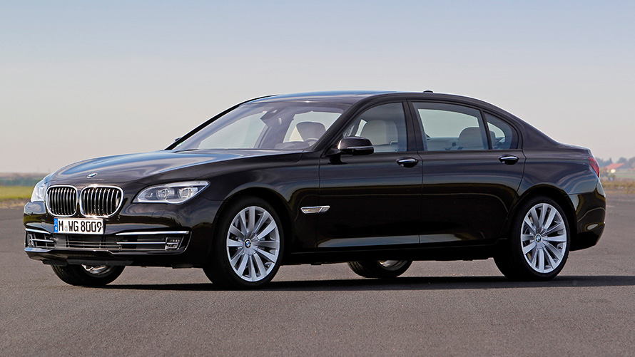 BMW 7 serijos sedanas (F02) 7/8 stovinčio automobilio vaizdas iš šono BMW 7 serijos sedanas (F02) 7/8 stovinčio automobilio vaizdas iš šono