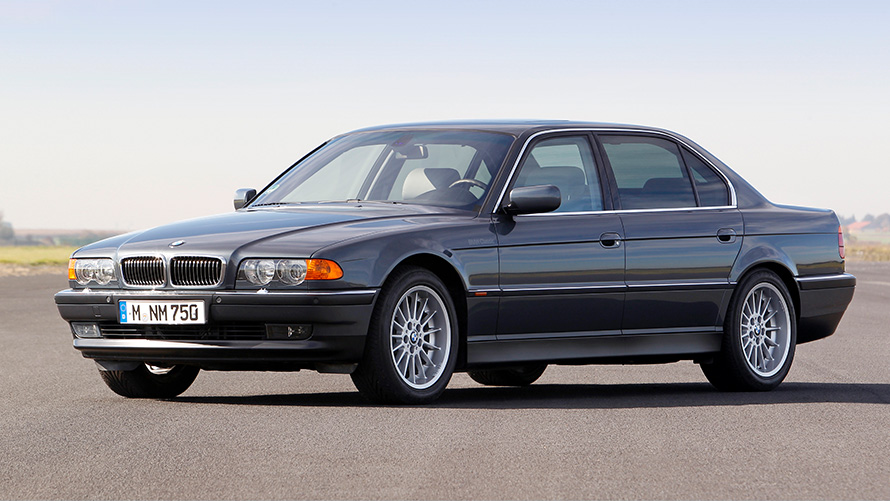 BMW 7 serijos sedanas (E38) 7/8 stovinčio automobilio vaizdas iš šono BMW 7 serijos sedanas (E38) 7/8 stovinčio automobilio vaizdas iš šono