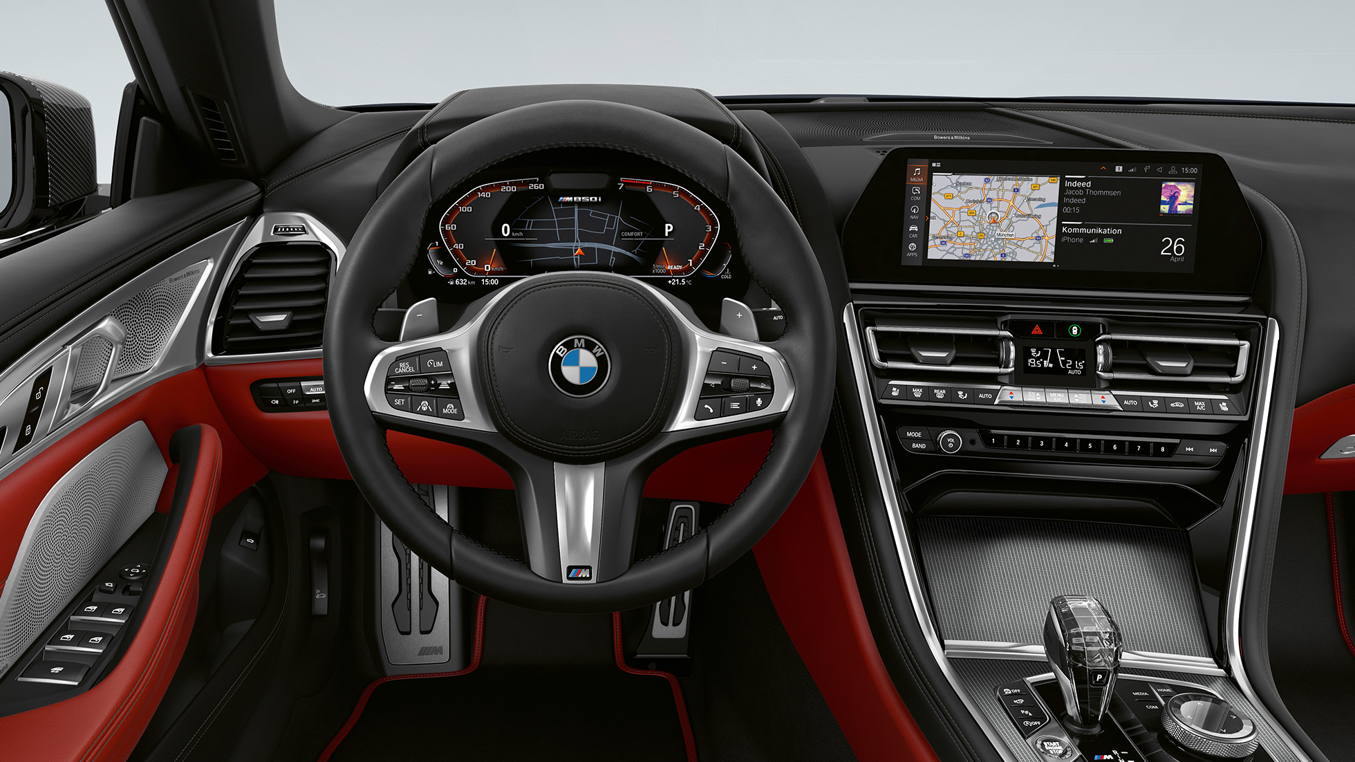 BMW M850i xDrive, „Carbon Black“ juodas metalikas, salonas su M odiniu vairu. BMW M850i xDrive, „Carbon Black“ juodas metalikas, salonas su M odiniu vairu.