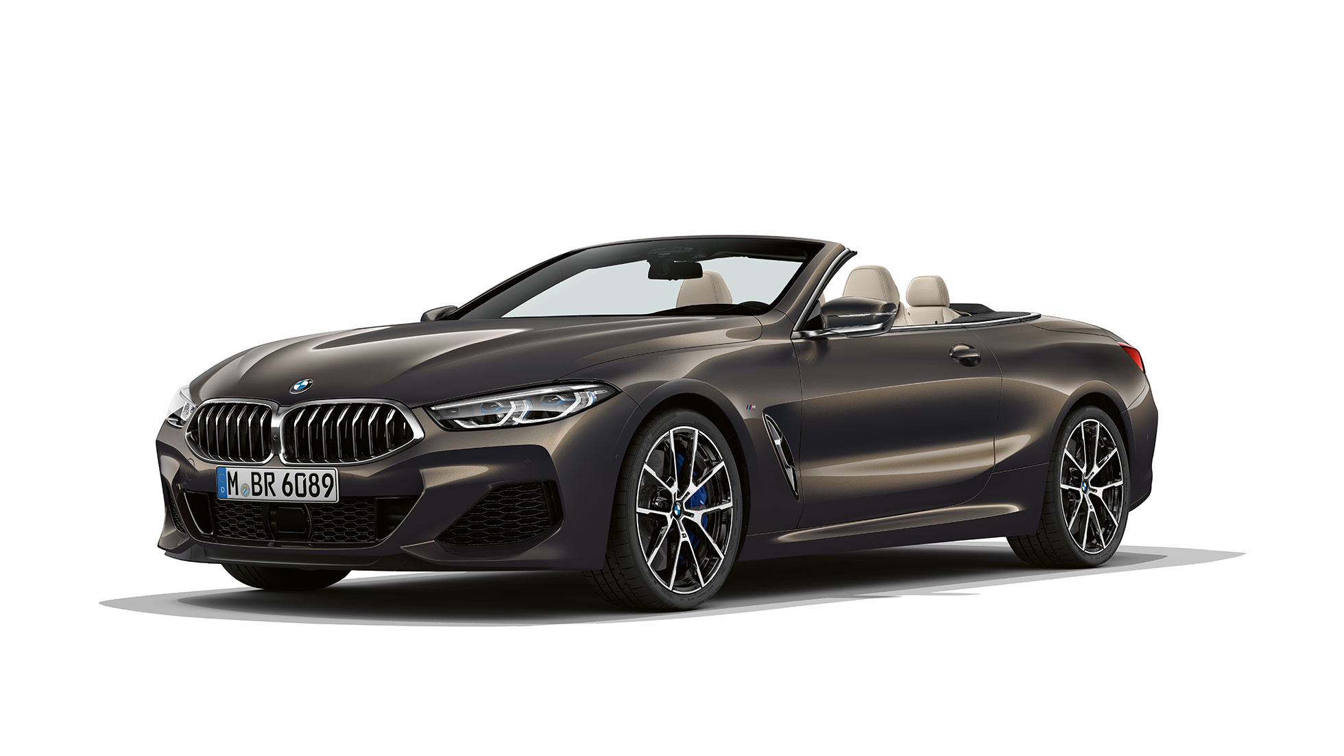 BMW M850i xDrive, „Dravit Grey“ pilko metaliko spalvos, trijų ketvirčių vaizdas iš priekio. BMW M850i xDrive, „Dravit Grey“ pilko metaliko spalvos, trijų ketvirčių vaizdas iš priekio.