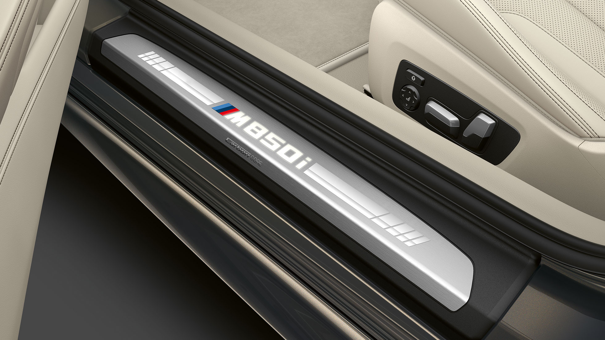 BMW M850i xDrive, „Dravit Grey“ pilko metaliko spalvos, durelių slenkstis. BMW M850i xDrive, „Dravit Grey“ pilko metaliko spalvos, durelių slenkstis.