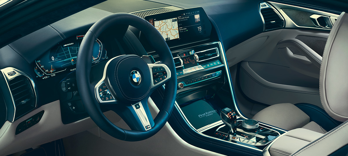 BMW M850i Coupé First Edition, vairuotojo erdvė BMW M850i Coupé First Edition vairuotojo erdvė
