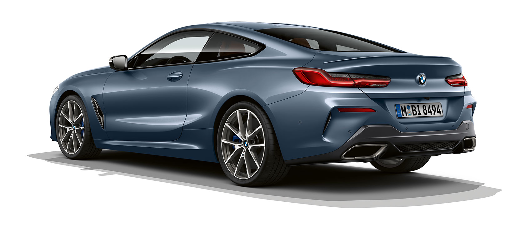BMW 8 serijos kupė, Barcelona Blue mėlynas metalikas BMW 8 serijos kupė, Barcelona Blue mėlynas metaliukas, trijų ketvirčių vaizdas iš galo